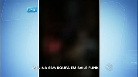 Menina de 13 anos dança sem roupa em baile funk – Record